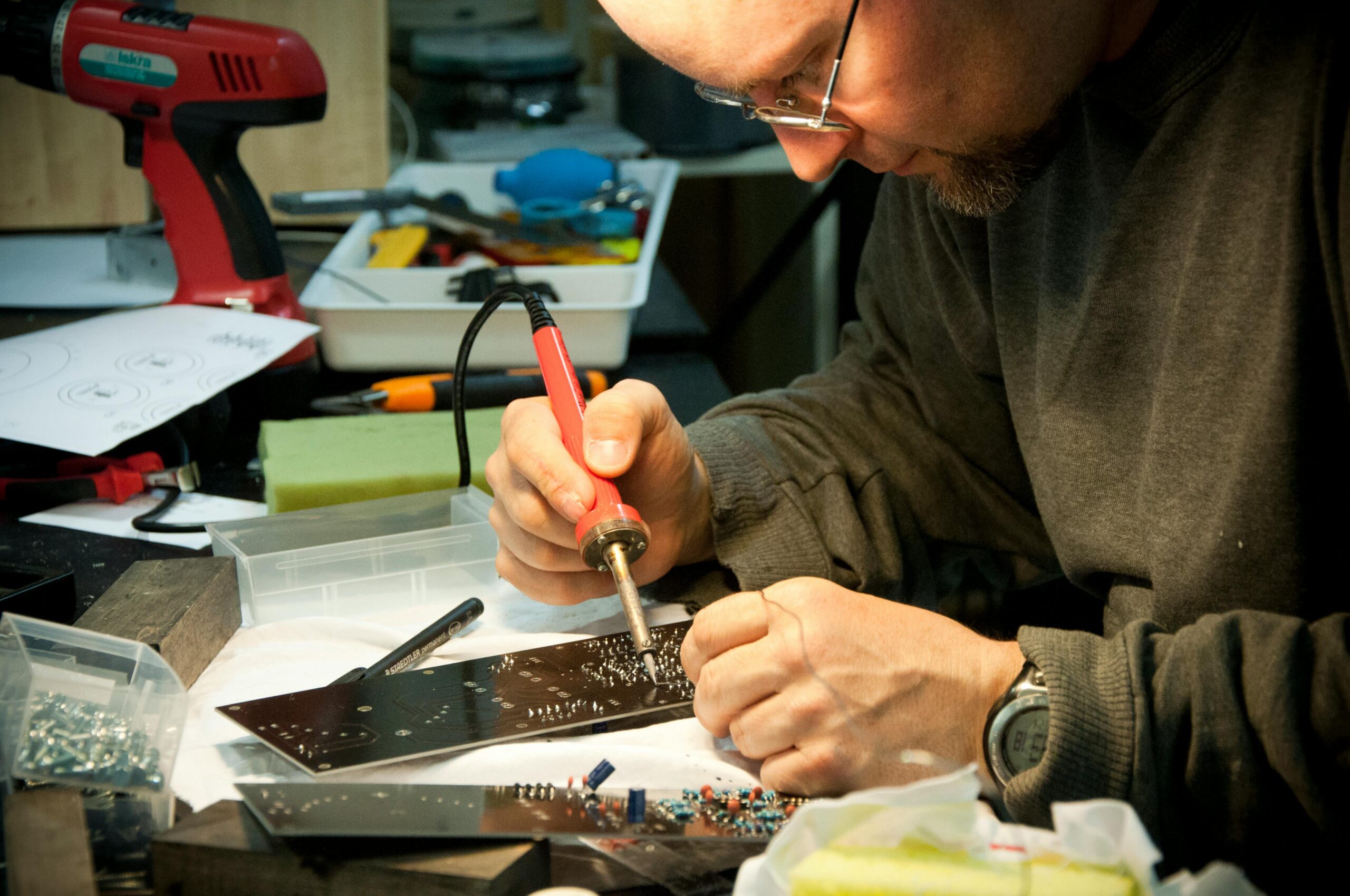 Économie circulaire en Île-de-France : comment la réparation et le réemploi redynamisent les métiers de service et de fabrication